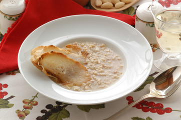 Carabaccia di cipolle e mandorle - Primi Trentino Alto Adige