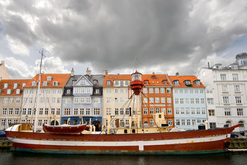Naklejka premium Floating lighthouse moored at Nyhavn