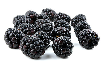 Frische Brombeeren freigestellt
