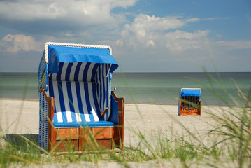 Strandkörbe am Meer 370