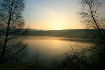 Fototapeta na wymiar Sunrise Over Lake