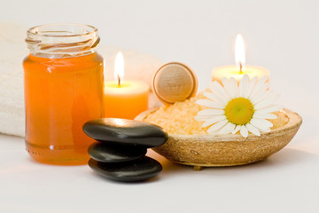 bath salt with honey and chamomile