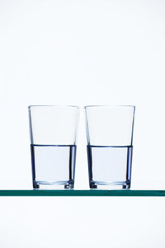 2 Gl&auml;ser halbvoll
