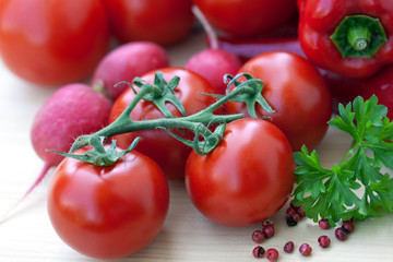 gemüse mix mit paprika,tomate ,radieschen