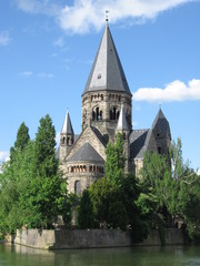 Fototapeta na wymiar Metz kościół protestancki Ciel Bleu intensywne