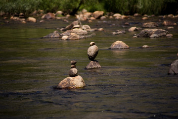 In Yosemite Nationalpark, Steinformation im Fluss