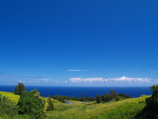 青空と海と草原
