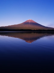 夕暮れの富士山