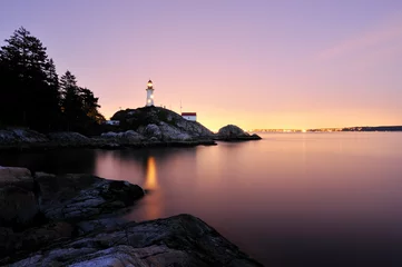 Deurstickers Vuurtoren Point Atkinson Lighthouse in West Vancouver, lange belichtingstijd