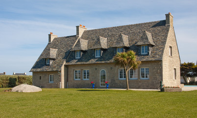 Fototapeta na wymiar maison typique bretonne
