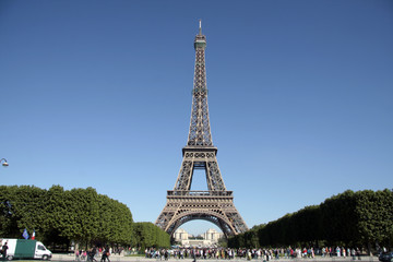 Fototapeta na wymiar Tour Eiffel et Champ de mars