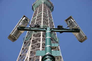 Caméras de vidéo surveillance à la Tour Eiffel, Paris