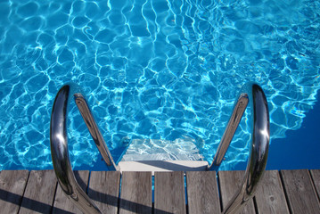 Pool_Wasser_leiter