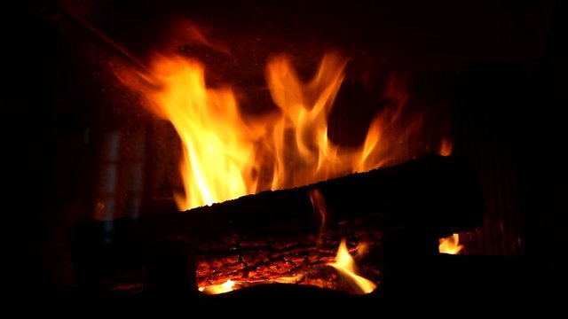 feu de chemin&eacute;e