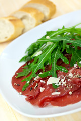 Carpaccio mit Parmesan,Rucola