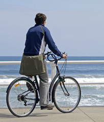 Obraz premium Joven en bicicleta