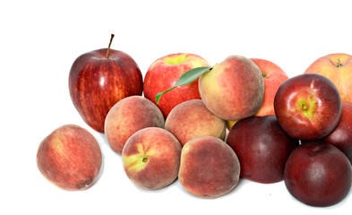 Red fruits: apples, peaches and nectarines