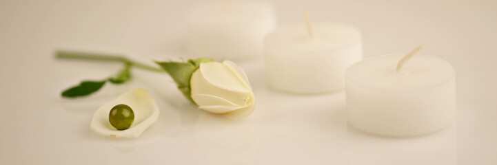 perle verte et rose blanche