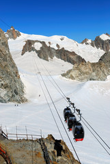 Fototapeta premium Funivia in alta montagna
