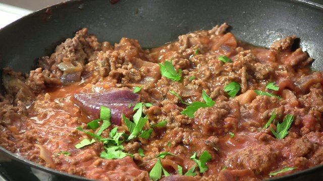 faire tomber le persil dans la pr&eacute;paration