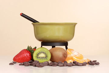 chocolate fondue kit and fruits