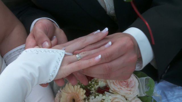 Ringe anstecken, Hochzeit