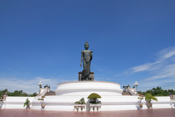 Obraz premium Walking Buddha image