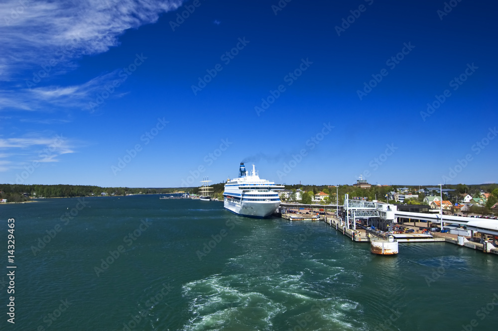 Wall mural cruise ship in mariehamn