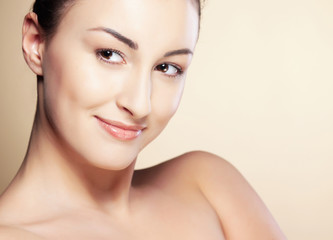 Obraz premium Close-up portrait of sexy caucasian young woman with beautiful b