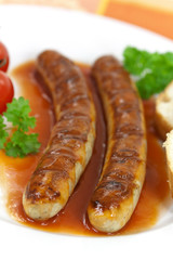 Bratwurst mit Ketchup