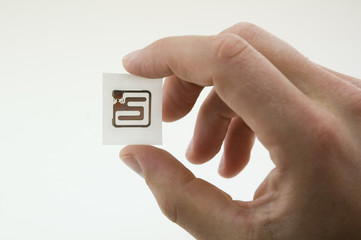 Hand hält chip1