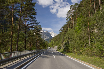 Straße in den Bergen