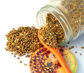 un bocal de pollen d'abeille
