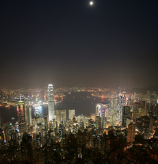 Fototapeta na wymiar Hong Kong skyline w nocy - centrum finansowym w Azji