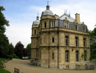 chateau dans le parc