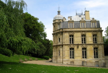 chateau dans le parc