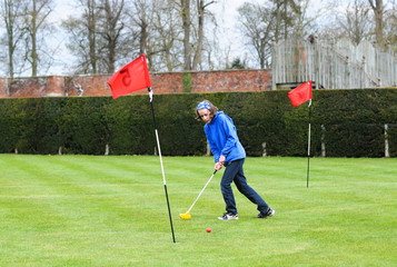 girl playing mini golf