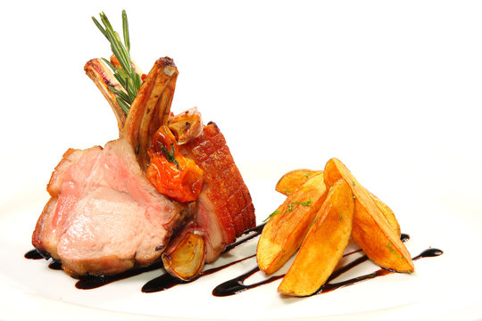 knuspriges spanferkel mit kartoffel
