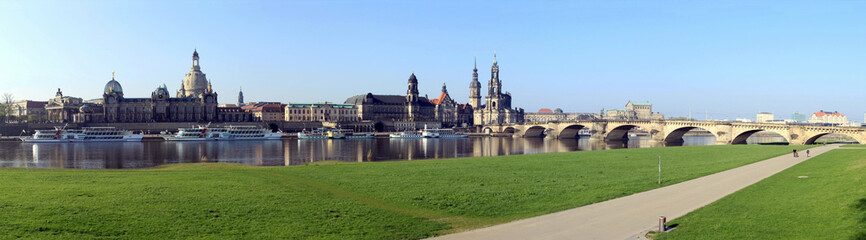 Fototapeta na wymiar Panorama von Dresden