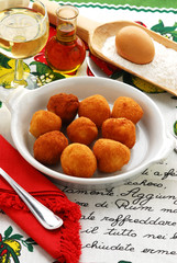 Frittelle di patate - Cucina tradizionale italiana - Contorni