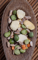 zuppa contadina - cucchiaio di legno