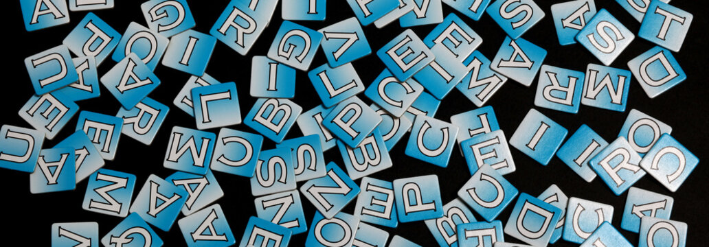 letter alfabeto su fondo nero