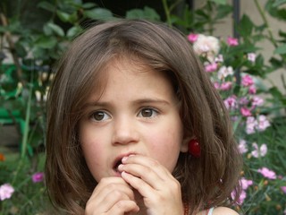 Fototapeta premium petite fille naturelle