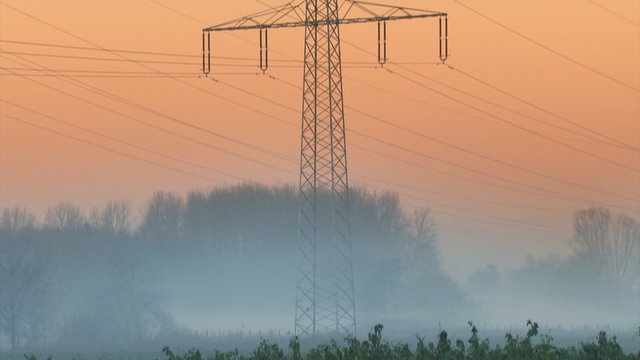 Strommast auf Orange, Vertikaler Schwenk