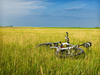 Fototapeta na wymiar Cycling in the countryside