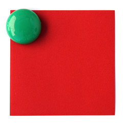 bouton magnet sur post-it rouge