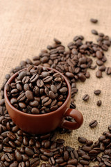 Fototapeta na wymiar cup of coffe beans on burlap