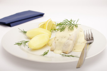 Seelachsfilet Dillsoße, Salzkartoffeln