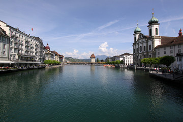Luzern, Reuss mit Altstadt und Jesuitenkirche