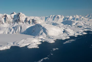 Rolgordijnen Greenland, ice floe and mountains © Anouk Stricher